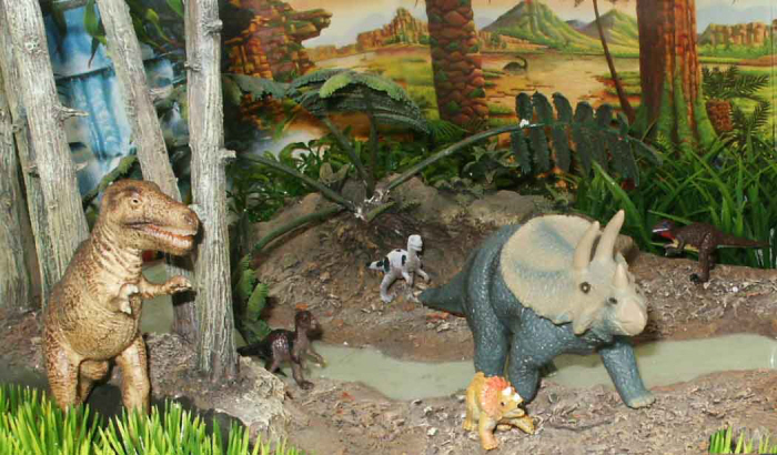 Schleich Torosaurus and junior Tyrannosaurus. Bin raptors. 